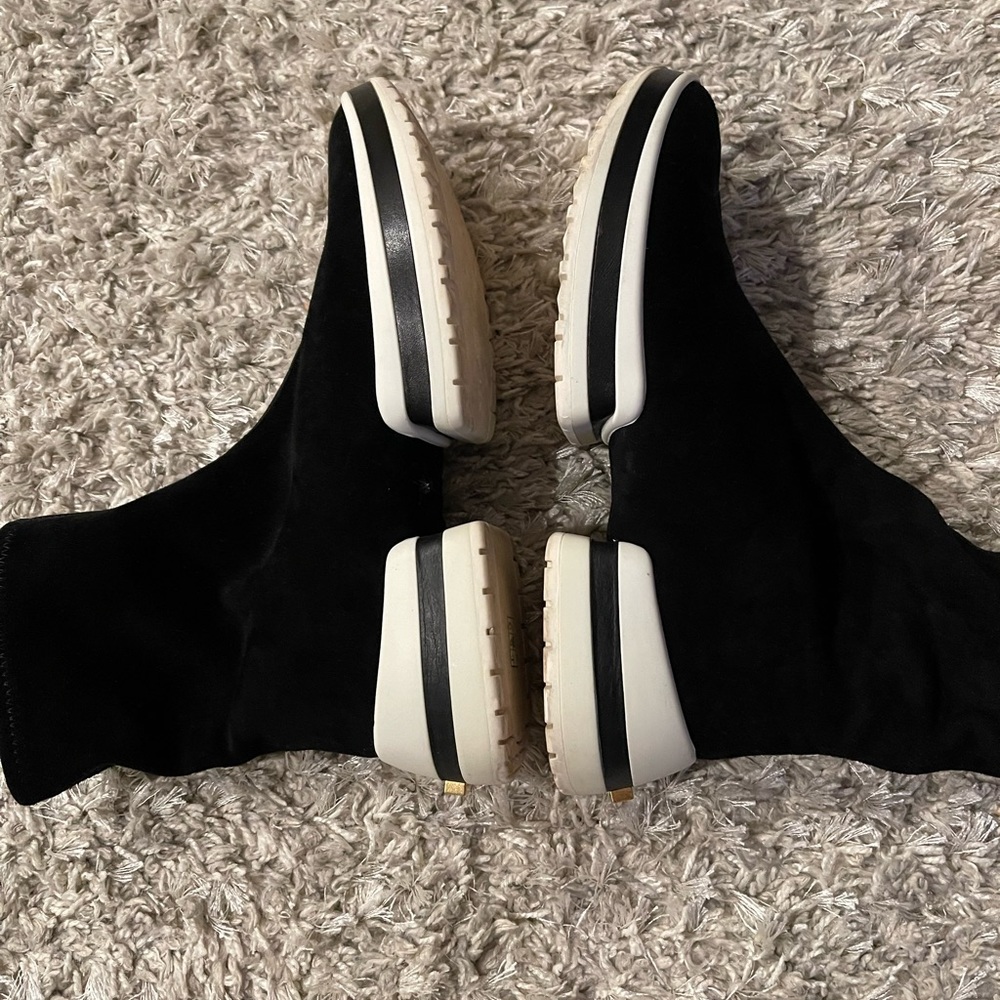 Authentic Stuart Weitzman - Picture 4 of 6